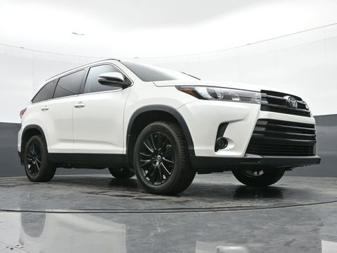 Used 2019 Toyota Highlander SE image 22