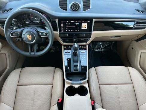 Certified 2026 Porsche Macan AWD/4WD image 6