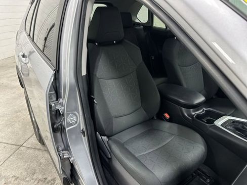 Used 2022 Toyota RAV4 XLE w/ Convenience Package image 27