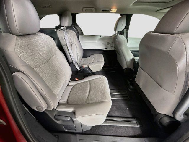 Used 2025 Toyota Sienna LE w/ LE Plus Package FWD image 29