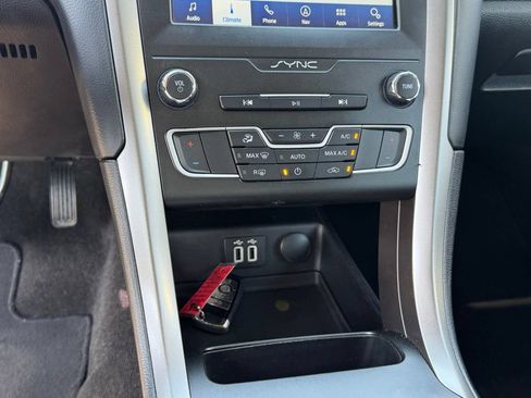 Used 2020 Ford Fusion SE FWD image 23