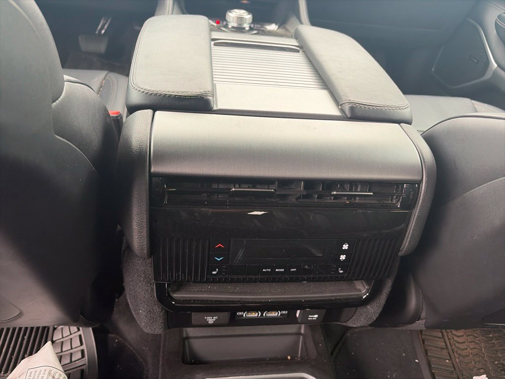 Used 2023 Jeep Wagoneer Series II AWD/4WD image 13