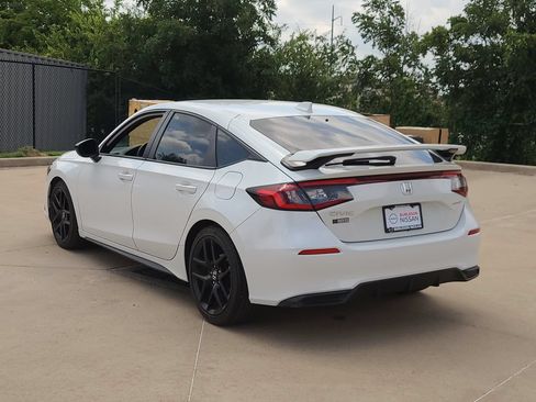 Used 2024 Honda Civic Sport image 2