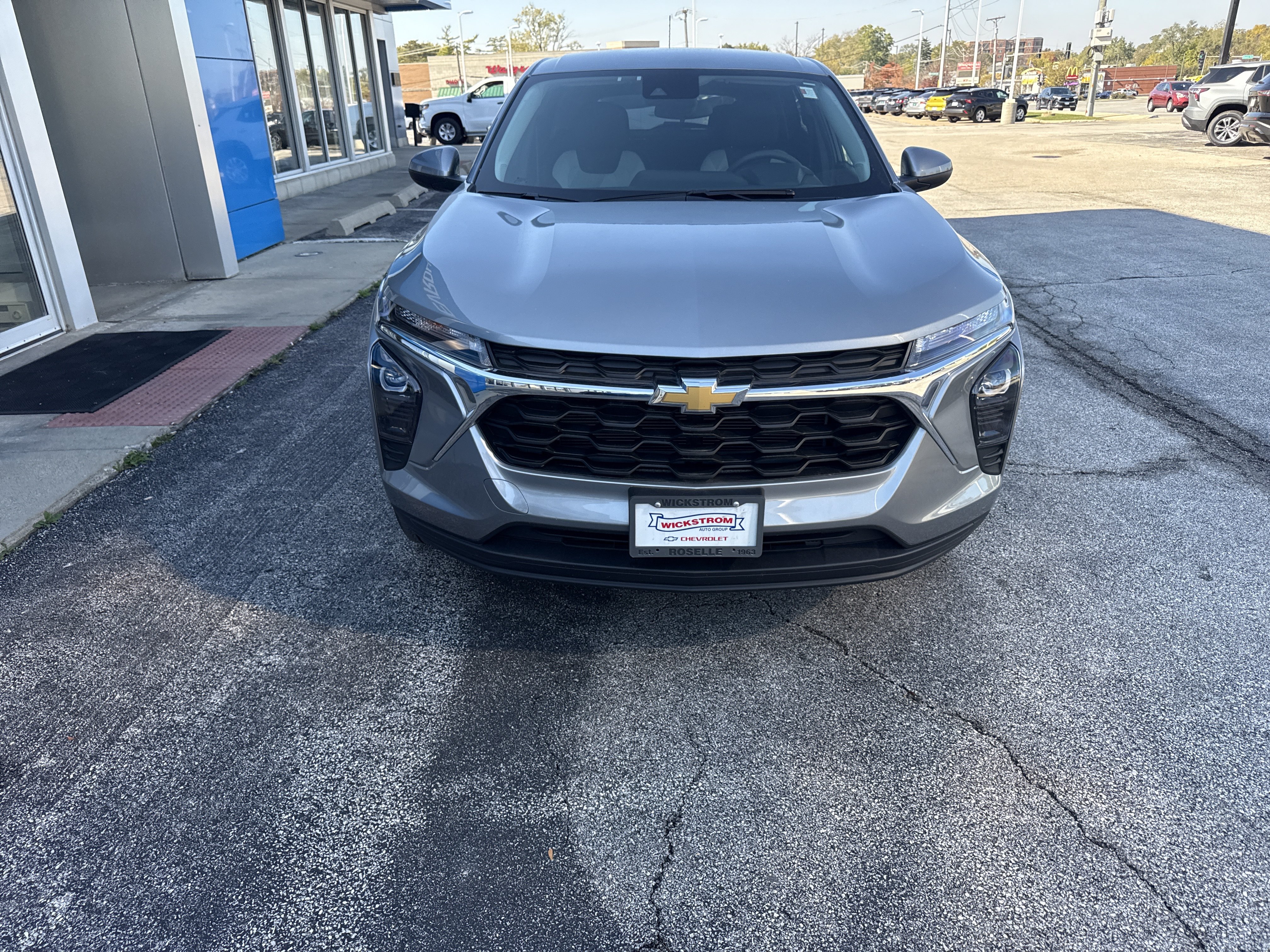Used 2024 Chevrolet Trax LS w/ LS Convenience Package FWD image 3