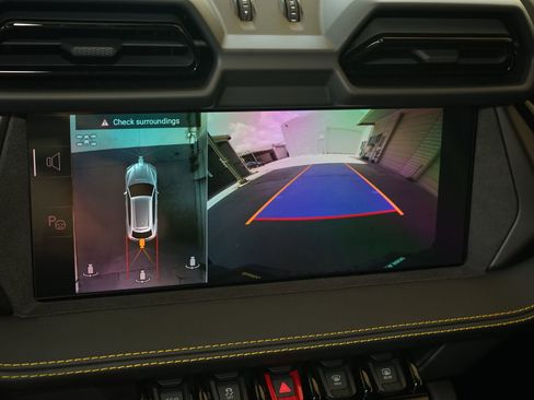 Used 2025 Lamborghini Urus SE AWD/4WD image 18