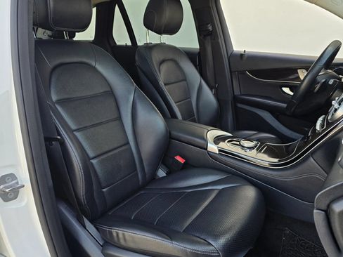 Used 2018 Mercedes-Benz GLC 300 4MATIC image 25
