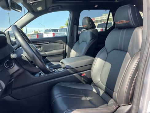 Used 2024 Honda Pilot TrailSport image 11