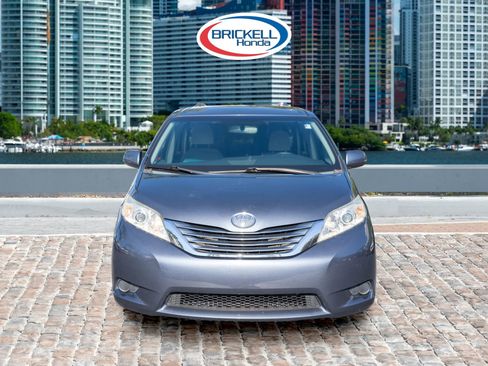 Used 2016 Toyota Sienna LE image 2
