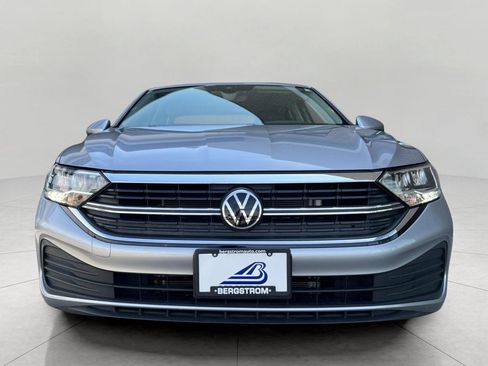 Used 2024 Volkswagen Jetta SE FWD image 4