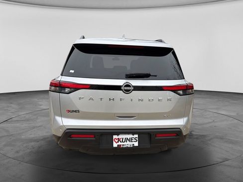 Used 2024 Nissan Pathfinder SV FWD image 8