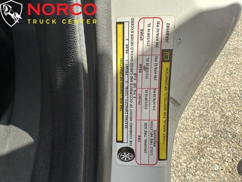 Used 2018 RAM ProMaster City SLT w/ Lights & Wheels Group image 25