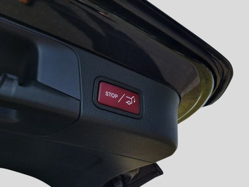 Certified 2025 Mercedes-Benz GLB 250 image 10