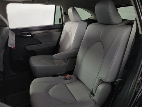 Used 2026 Toyota Highlander Limited AWD/4WD image 18