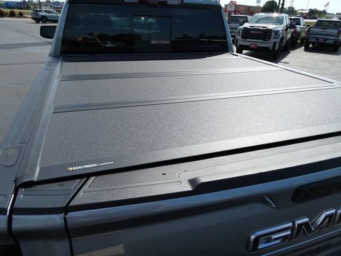 Used 2025 GMC Sierra 1500 AT4 w/ AT4 Premium Package AWD/4WD image 16