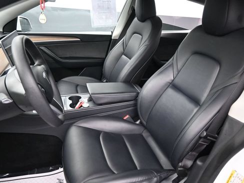 Used 2024 Tesla Model Y 2WD image 13