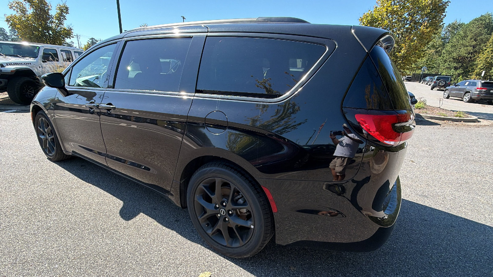 Used 2025 Chrysler Pacifica Limited FWD image 10