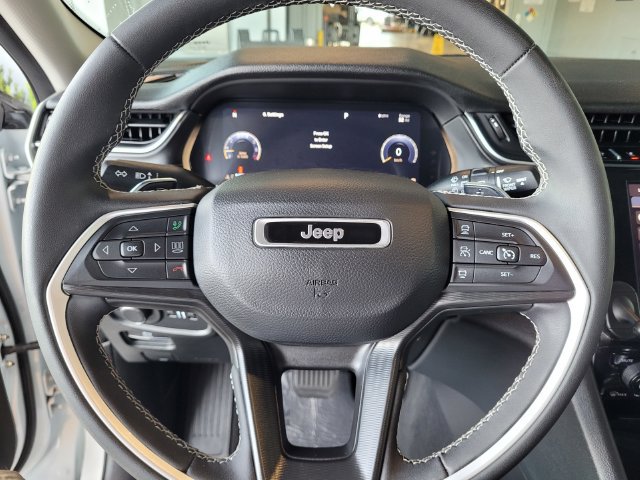 Used 2023 Jeep Grand Cherokee L Laredo AWD/4WD image 23