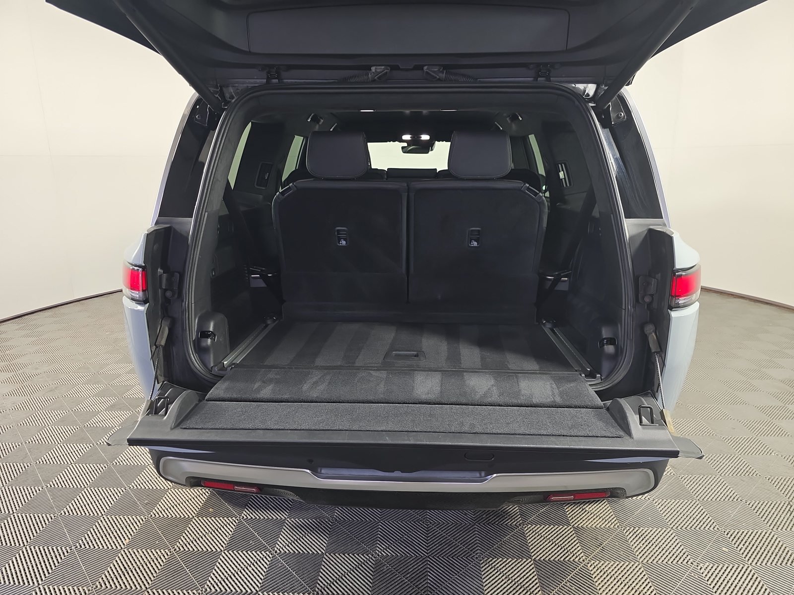 Used 2024 Rivian R1S Adventure Quad AWD/4WD image 15