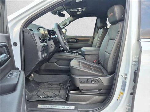 Used 2026 Chevrolet Suburban High Country RWD image 17