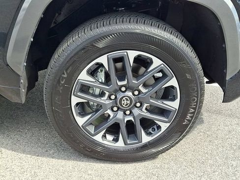 Used 2026 Toyota Tundra Limited AWD/4WD image 8