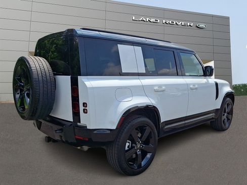 Used 2025 Land Rover Defender 110 X-Dynamic SE AWD/4WD image 2