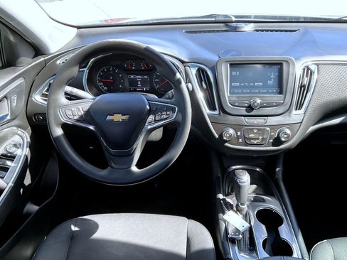 Used 2017 Chevrolet Malibu LT image 14