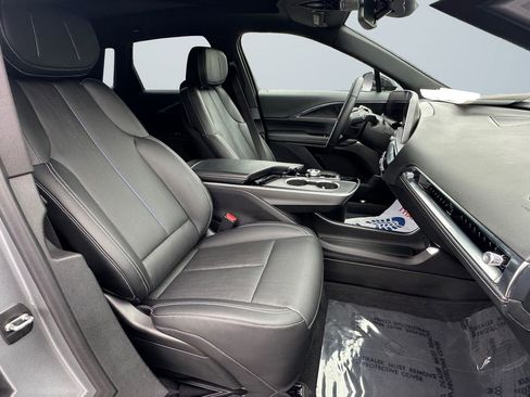Used 2024 Cadillac Lyriq Luxury AWD/4WD image 15