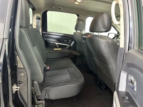 Used 2019 Nissan Titan SV image 27