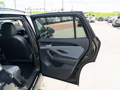 New 2026 Volkswagen Tiguan SE R-Line AWD/4WD image 15