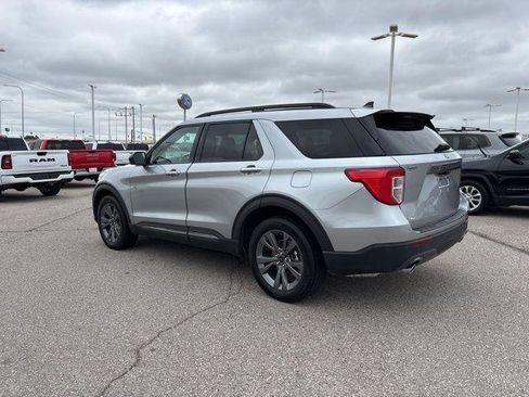Used 2022 Ford Explorer XLT w/ Equipment Group 202A AWD/4WD image 7