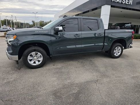Used 2025 Chevrolet Silverado 1500 LT image 2