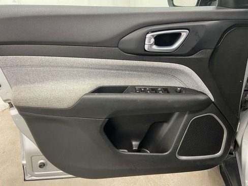 Used 2024 Jeep Compass Latitude image 11