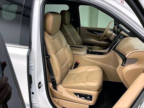 Used 2018 Cadillac Escalade Platinum AWD/4WD image 9