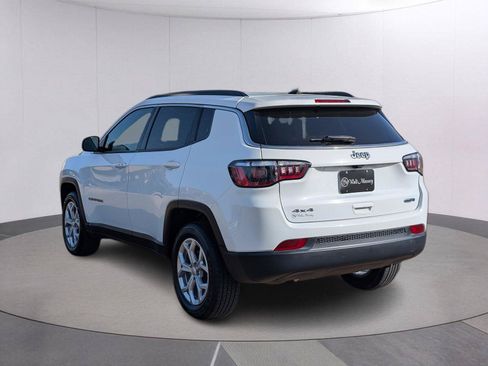 Used 2024 Jeep Compass Latitude AWD/4WD image 3