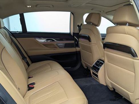 Used 2017 BMW 740i RWD image 18