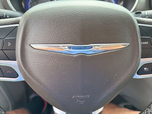 Used 2018 Chrysler Pacifica Touring-L w/ Advanced Safetytec Group image 27