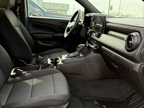 Used 2024 Chevrolet Colorado W/T image 11