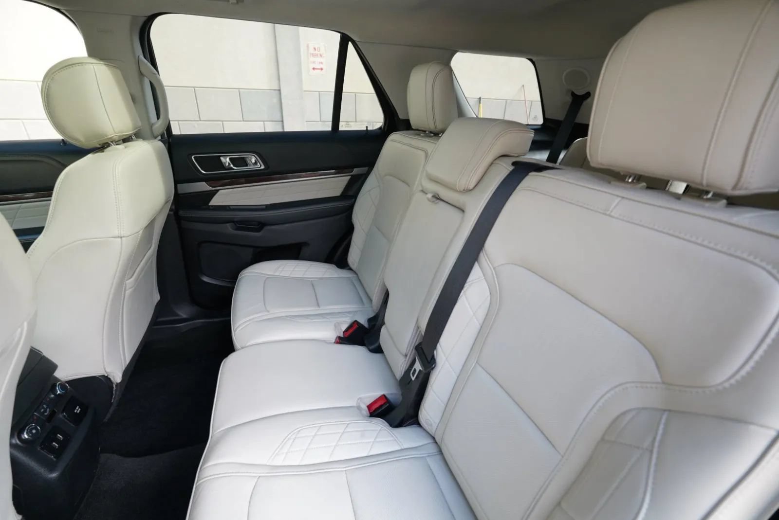 Used 2017 Ford Explorer Platinum AWD/4WD image 32