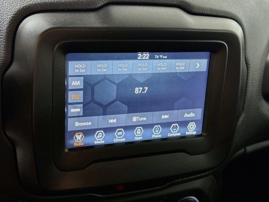 Used 2021 Jeep Renegade Latitude AWD/4WD image 7