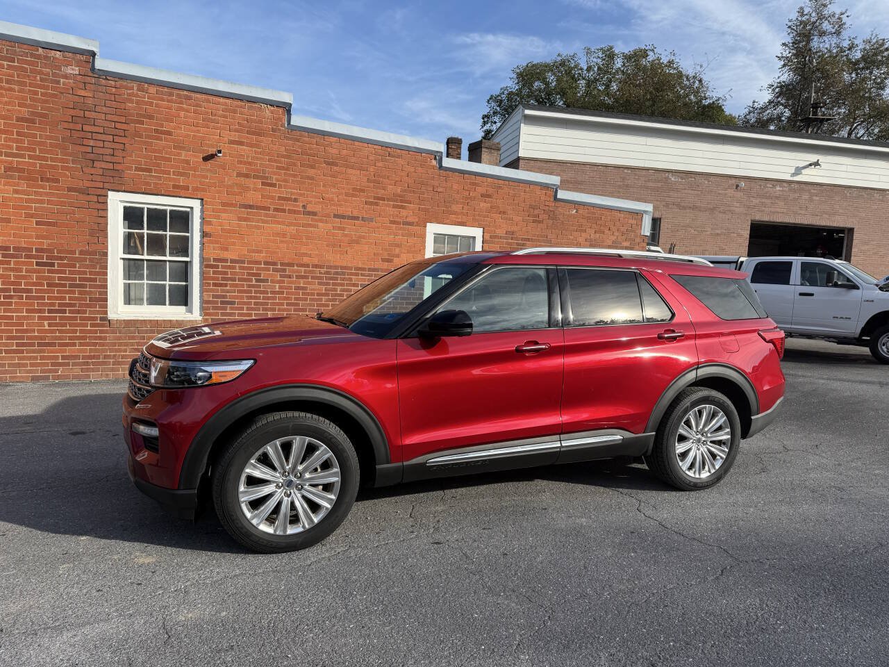 Used 2021 Ford Explorer Limited w/ Equipment Group 301A AWD/4WD image 1