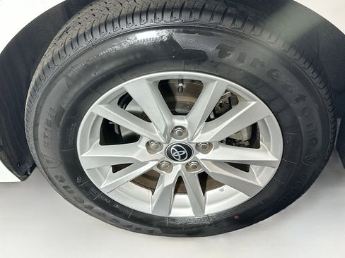 Used 2025 Toyota Camry LE image 11