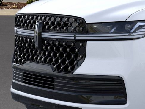 New 2026 Lincoln Navigator L Black Label AWD/4WD image 17