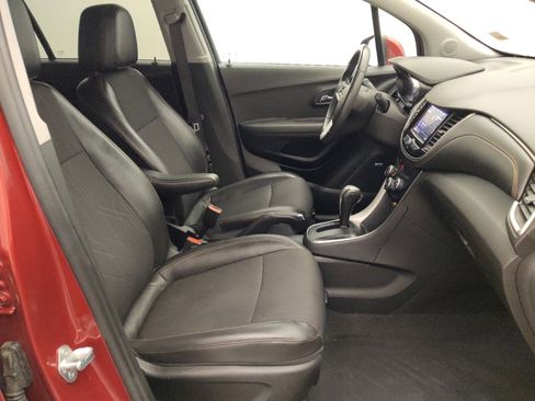 Used 2020 Chevrolet Trax LT w/ Sun & Sound Package AWD/4WD image 21