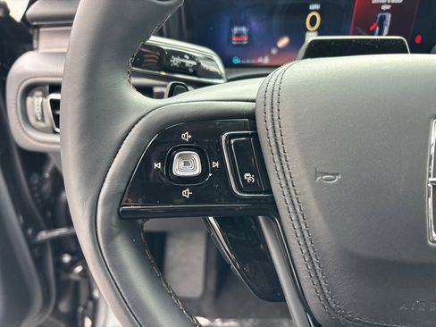 New 2026 Lincoln Aviator AWD image 17