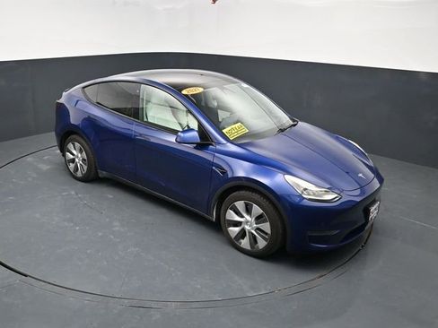 Used 2021 Tesla Model Y Long Range AWD/4WD image 26