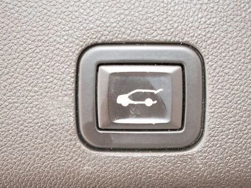 Used 2021 GMC Yukon XL SLT w/ SLT Luxury Plus Package RWD image 17