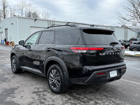 Used 2024 Nissan Pathfinder SV w/ SV Premium Package image 4