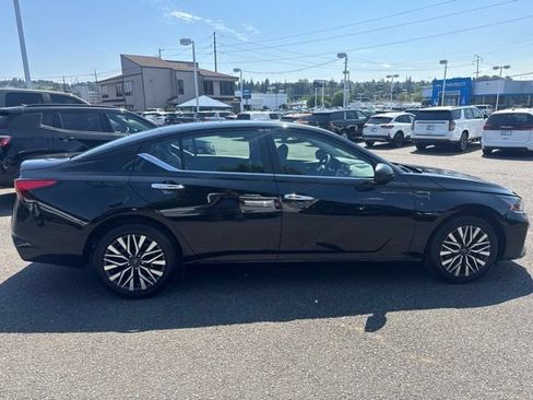 Used 2024 Nissan Altima 2.5 SV FWD image 6