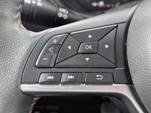 Used 2021 Nissan Kicks SR w/ SR Premium Package FWD image 21