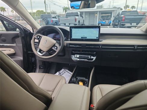 Used 2023 Lincoln Corsair Standard w/ Equipment Group 101A image 28